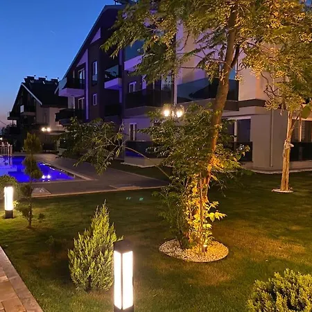 A Comfortable, Peaceful Place With Pool Apartment *